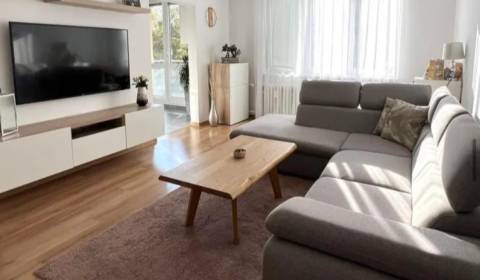 Prenájom pekný 2 izbový byt, Komárnická ulica, Bratislava II. Ružinov