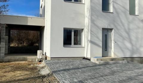 Novostavba z kvalitných materiálov - v stave HOLODOM - 235.000€