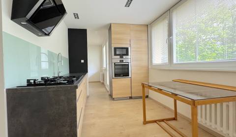 REZERVOVANÉ 4 izbový byt, Hlavná ulica, Stupava
