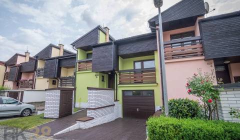 Rezervované: Priestranný radový rodinný dom v meste Svit na predaj