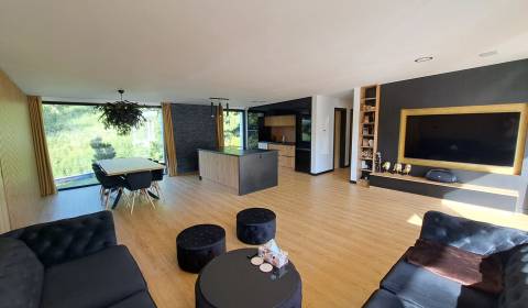 PREDANÉ: Novostavba rodinného domu Komjatná, pozemok:653m2