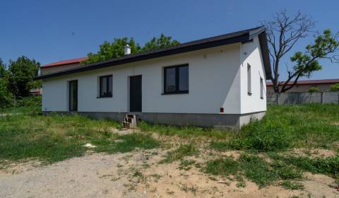 NOVOSTAVBA S VEĽKORYSÝM POZEMKOM PRI KOŠICIACH, 950 m², VAJKOVCE