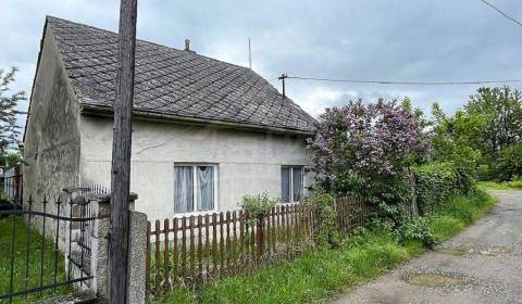 Pozemok 380 m2 so starším domom 55m2 so začatou rekonštrukciou a evido