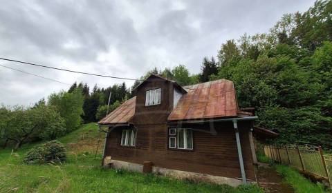 Drevenica s murovanou prístavbou priamo pod lesom, Veľké Rovné