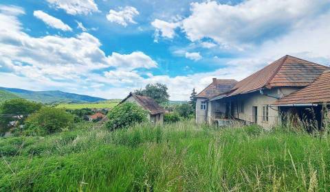 Dom na výnimočnom pozemku o rozlohe 15975m2 s prekrásnym výhľadom