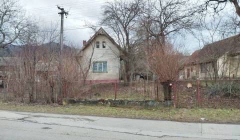 Starý dom na rovinatom pozemku v obci Krpeľany (bez pozemku)