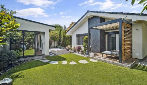 THE HOME ︱ PREDAJ - 4i rodinný dom s biopergolou a záhradným domčekom
