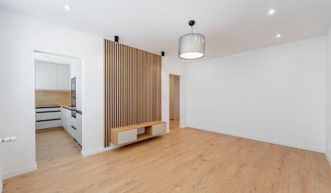 TERASA - PRAŽSKÁ, krásny 3 izb.byt po novej rekonštrukcii,65 m2,loggia