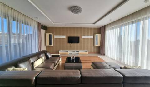 PRENÁJOM- Jedinečný, luxusný byt 148 m2 s terasami a parkovaním -Nitra