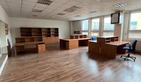 Administratívne priestory s parkovaním Žilina