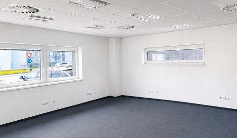 Priestranná kancelária s parkovaním