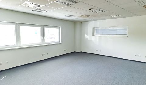 Priestranná kancelária s parkovaním
