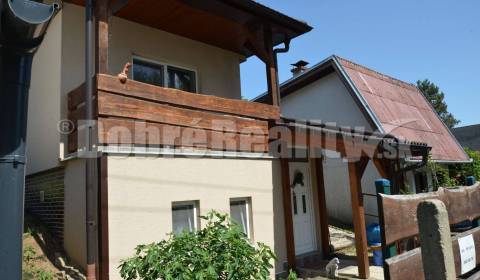 Pokojné bývanie v prírode – celoročne obývateľná chata po rekonštrukci