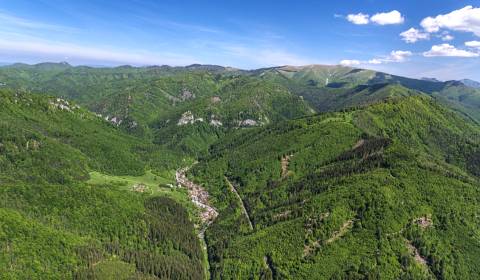 Dolný Harmanec – 2.000 m2 ORNÁ PÔDA a LESY