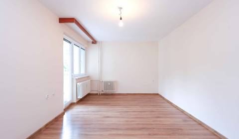BÝVANIE NA HRADOM KOPCI - 3i byt, 90 m2 s balkónom, SVETLÁ ulica