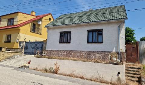NA PREDAJ RODINNÝ DOM V OBCI ŠTEFANOV, OKRES SENICA