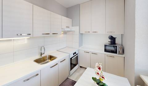 PREDANÉ !!! (61 m²) 2i SLNEČNÝ BYT V CENTRE S BALKÓNOM