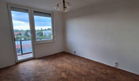 PREDAJ: 3 izbový byt s balkónom, 72 m2 - KOMÁRNO