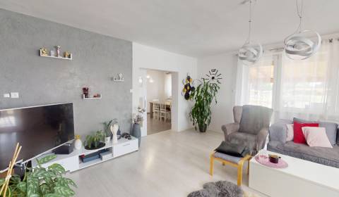 Rodinný dom na pozemku 2200m² s možnosťou ďalšej výstavby (Košeca)
