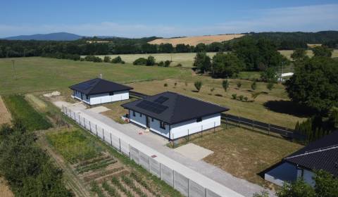 Na predaj novostavba – moderný bungalov v obci Podlužany