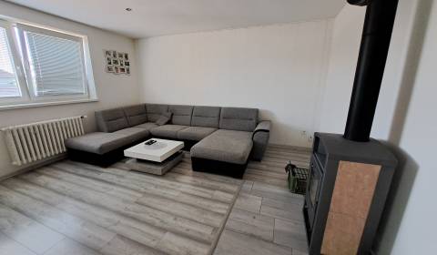 Predáme rodinný dom, pozemok 956 m2, Kmeťovo, okr. Nové Zámky