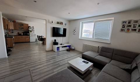 Predáme rodinný dom, pozemok 956 m2, Kmeťovo, okr. Nové Zámky