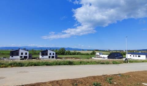 PREDAJ: STAV. POZEMOK S IS; 769 m2; Medzi Vodami; MLYNICA; 133.500 €