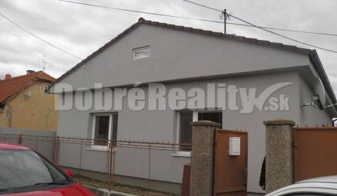 4-izbový zrekonštruovaný rodinný dom v Blatnej na Ostrove