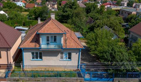 ZNÍŽENÁ CENA RODINNÝ DOM S POZEMKOM 1506 M2 - M. Nešpora, Senica