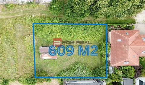 Rovinatý ideálny stavebný pozemok 609 m2 Marianka