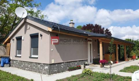 Pozemok 355 m2 so stavebným povolením malý bungalov Marianka