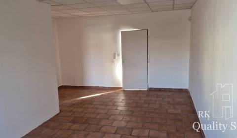 NA PRENÁJOM – priestor na služby a kancelárie v úplnom centre mesta S
