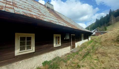 NA PREDAJ drevená chalúpka v Motyčkách