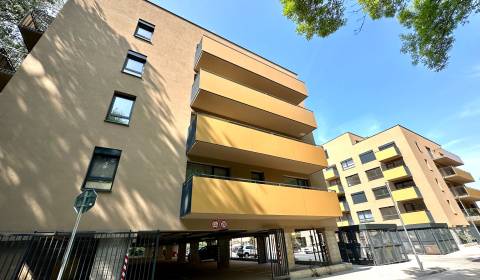 PREDANÉ/ NA PREDAJ GARÁŽOVÉ STÁTIE, SADOVÁ UL., SENICA