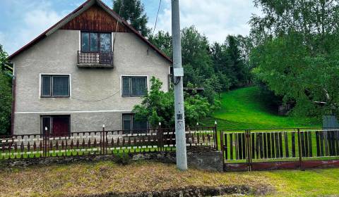 STARŠÍ RODINNÝ DOM, POZEMOK 2476 m2, PREDANÉ;