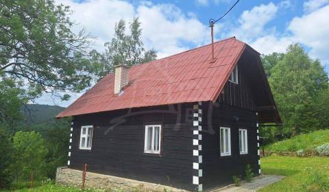 Zachovalá drevenica s nádherným výhľadom, na okraji obce Klokočov