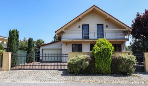 Kvalitný 5 izb.RD + zimná záhrada, Bernolákovo, Višňova ul.,