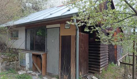 Na predaj rekreačná chata s pozemkom – Nová Baňa (záhradkárska osada)