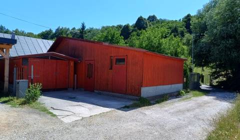 TUŽINA okres Prievidza - CHATA s terasou a garážou 