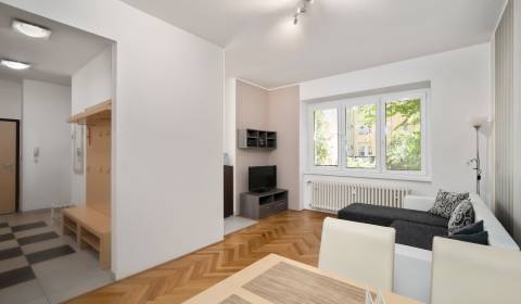 Vkusne zrekonštruovaný 3-izbový byt - Karadžičova ulica, Bratislava