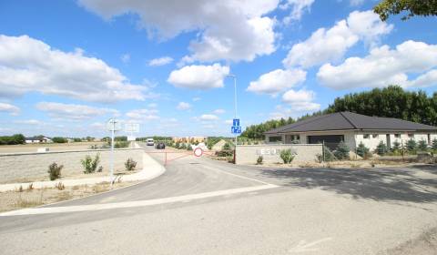 Luxusná veľkometrážna parcela za skvelú cenu Kvetoslavov,2480m2