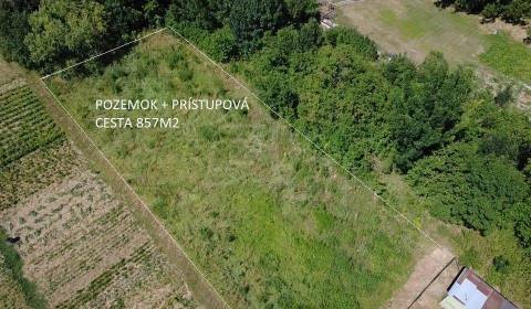 Stavebný pozemok pri Nitre so stavebným povolením v tichej lokalite bl