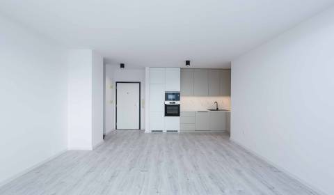 Predaj veľký 3 izbový byt s garážou, novostavba Veterná ulica, Trnava.
