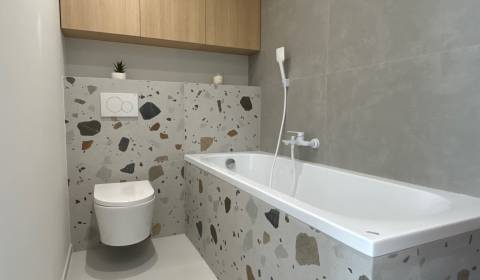 NADŠTANDARDNÝ 2 IZBOVÝ BYT V CENTRE BB