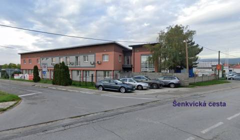 Dve kancelárie 17m2,18m2 v menšej admin.budove v širšom centre.