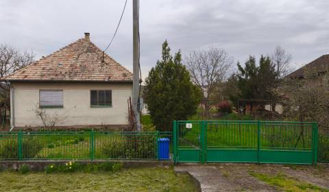Rodinný dom s veľkým pozemkom (1572m2), Záhorce, okr. V. Krtíš.