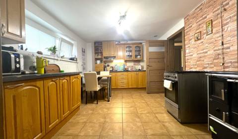 !! ZNÍŽENÁ CENA !!  Pekný čiastočne prerobený rod.dom, V. Chlievany.