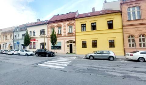 NA PREDAJ BUDOVA na ul. SLOVENSKÁ s prenajatými PRIESTORMI.  