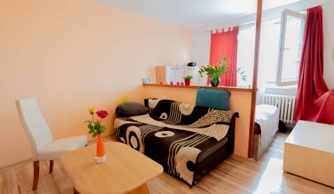 Na predaj 1-izbový byt, 35 m², Hronská ulica, BA – Podunajské Biskupic