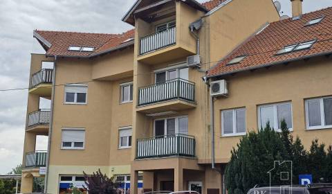SENEC - NA PREDAJ EXKLUZÍVNE IBA U NÁS zariadený 3 izbový byt s vlastn